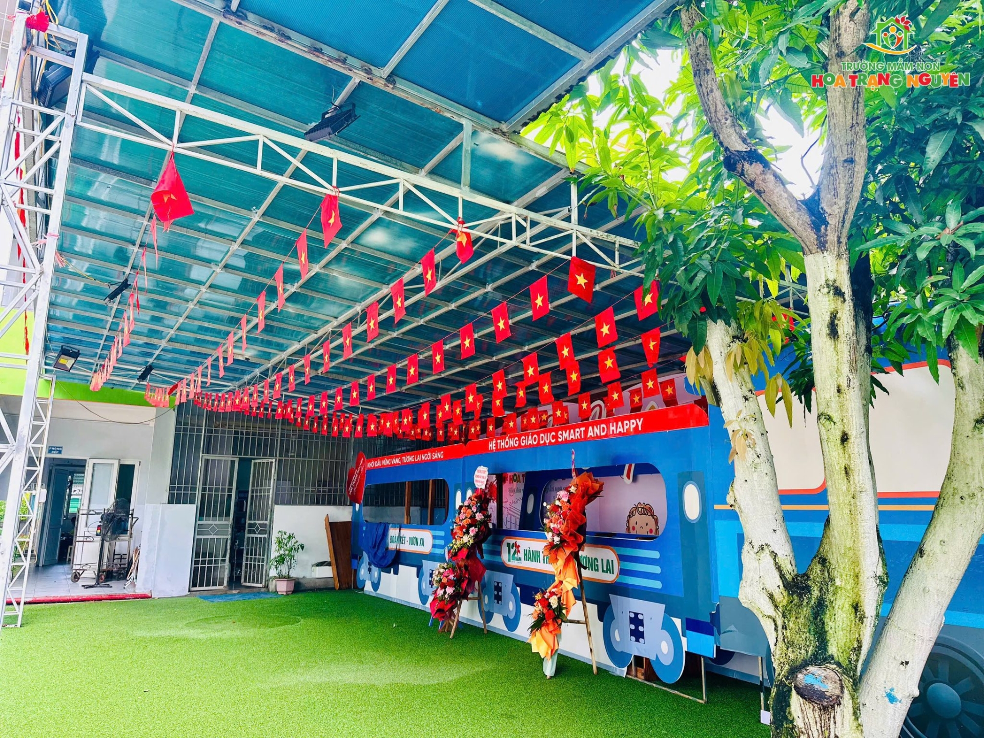 Rực rỡ sắc đỏ tự hào Việt Nam tại Hoa Trạng Nguyên